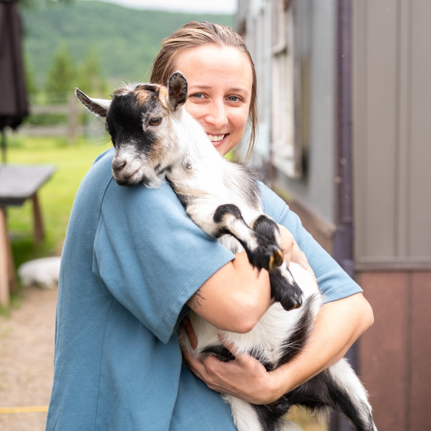 OCTOBER Goat Snuggles/OCTOBRE Câlins avec Chèvres